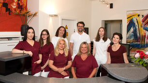 Gruppenfoto der Dermatologischen Praxis Schwabing Dr. med. Carola Geyer-Nüsslein